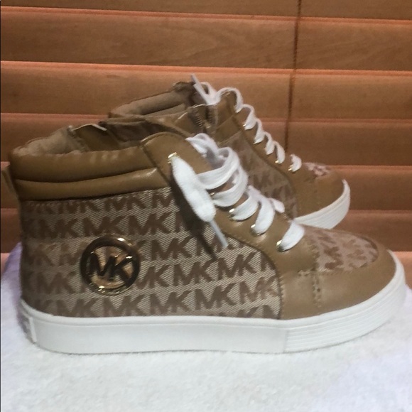 Shoes - Picture 3 of 3